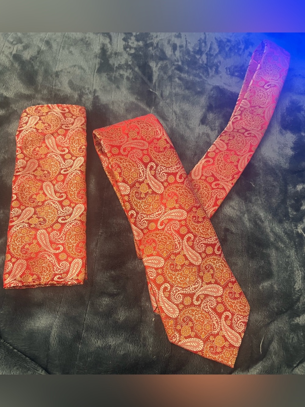 Red Paisley Men's Tie and Pocket Square Set